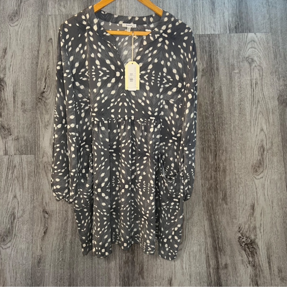Women's Gray and White Patterned V-Neck Dress